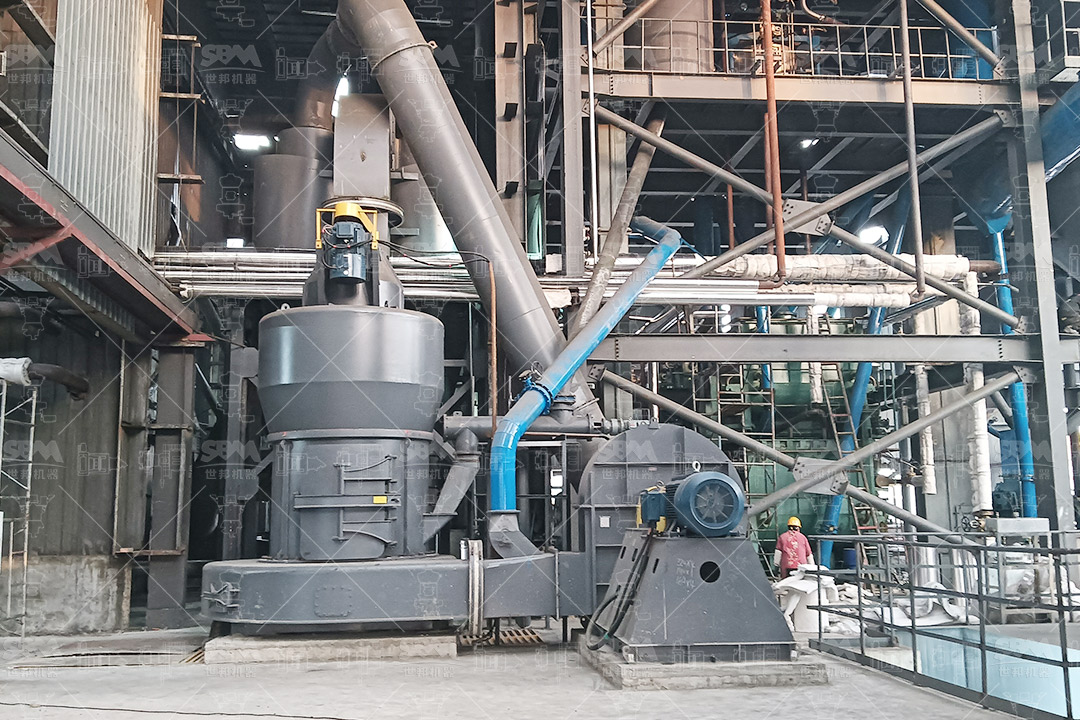 High-purity quartz raw material being extracted from a mine, showing the initial stage of the production chain for chemical-grade applications.